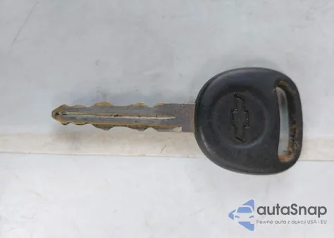 2003 Chevrolet S-10 Ls из США, поврежденный, VIN 1GCDT19X338253642